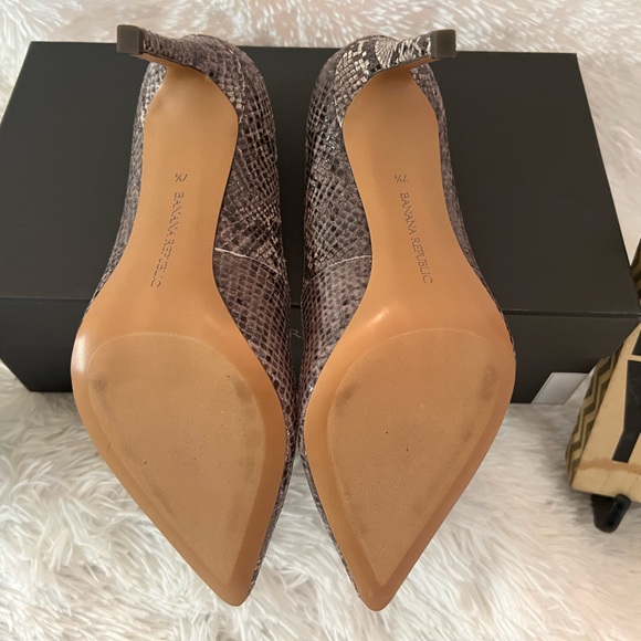 Banana Republic Madison-Nove Pumps - NWT - Picture 11 of 16